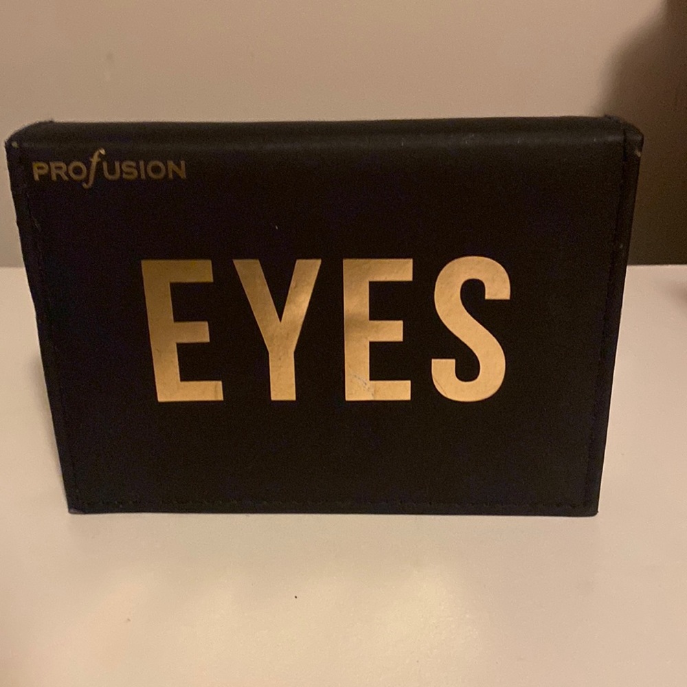 Eye makeup kit